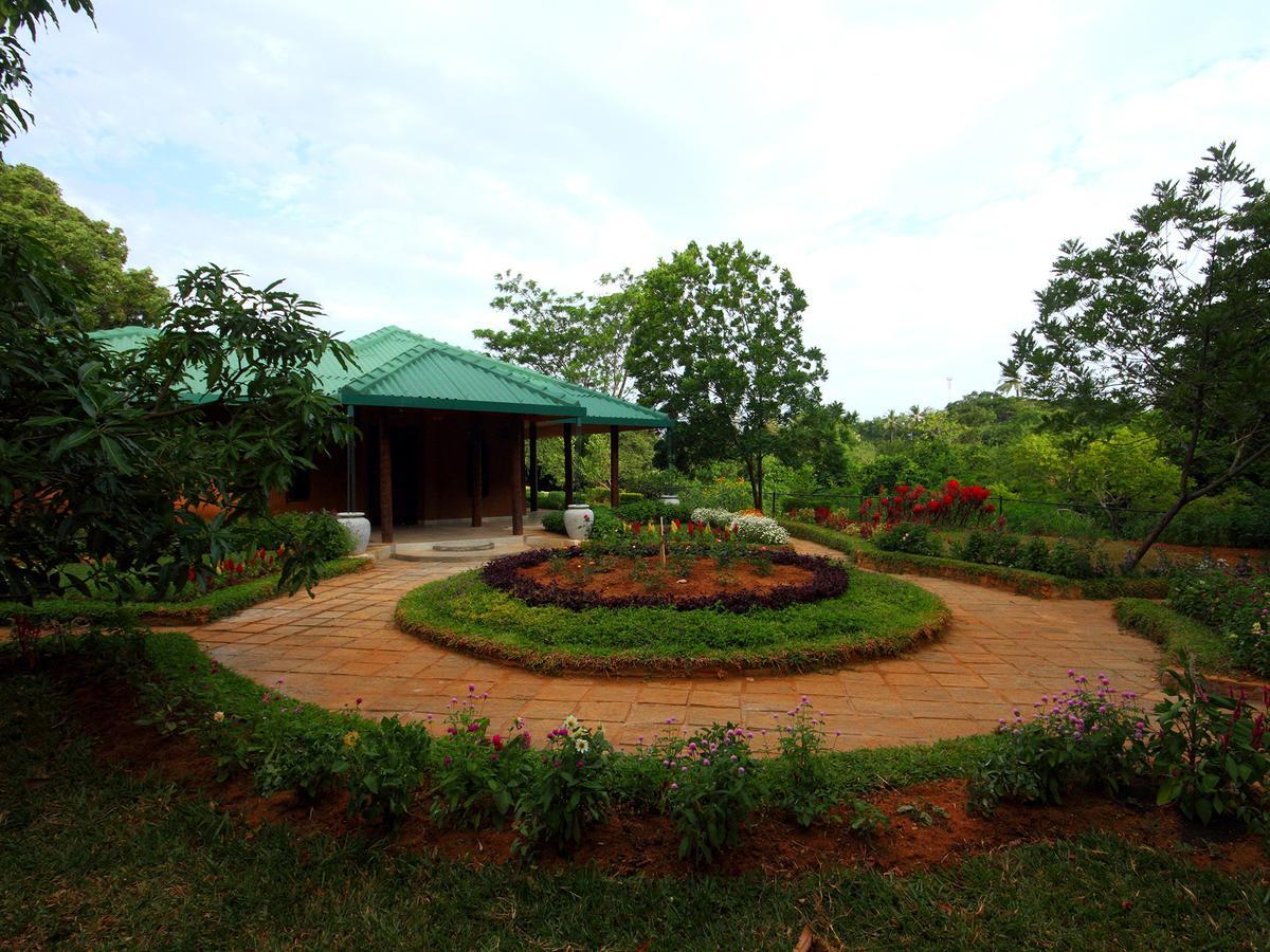 Grand & Gangula Hotell Dambulla Exteriör bild