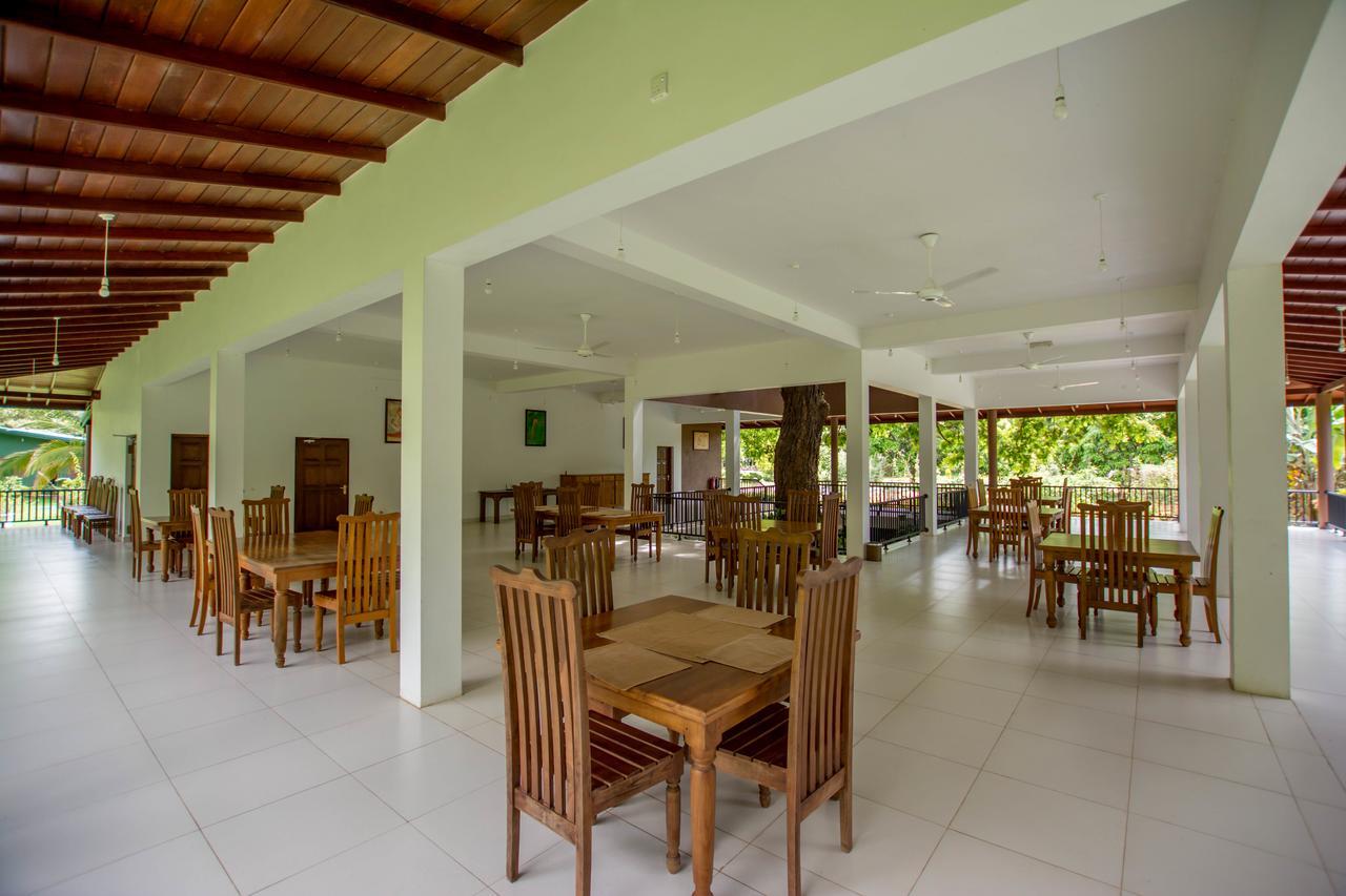 Grand & Gangula Hotell Dambulla Exteriör bild