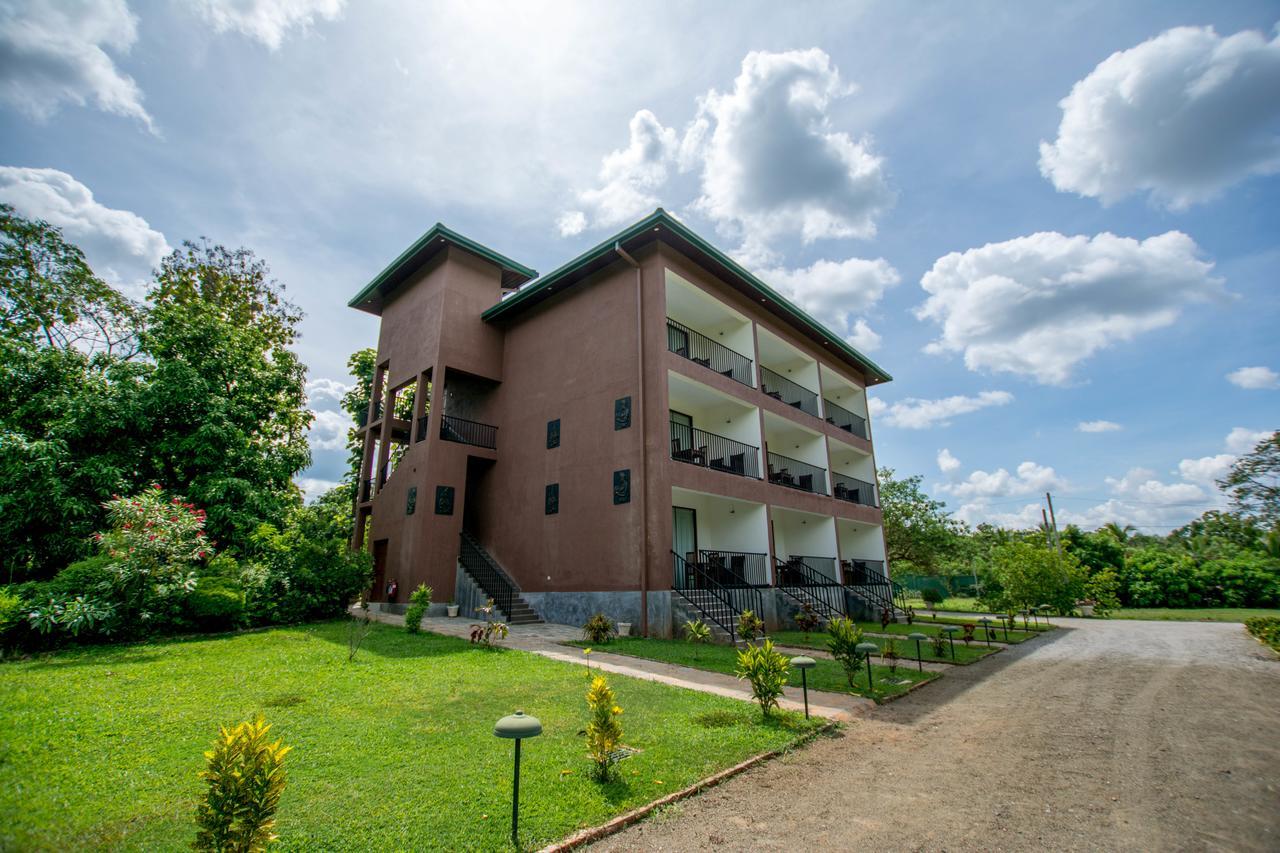 Grand & Gangula Hotell Dambulla Exteriör bild