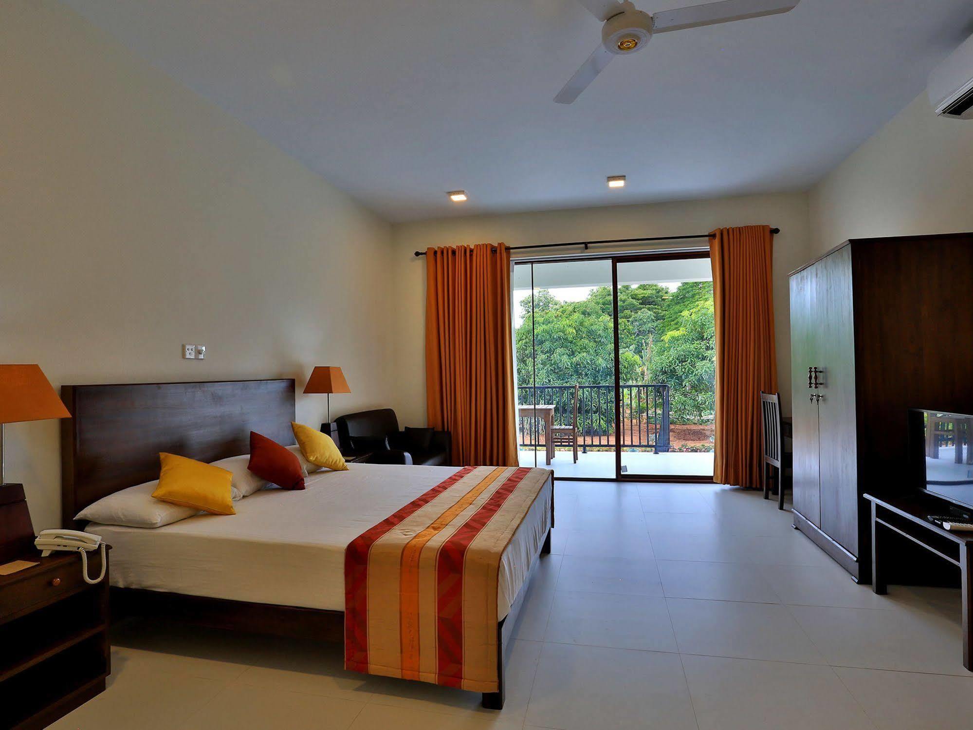 Grand & Gangula Hotell Dambulla Exteriör bild