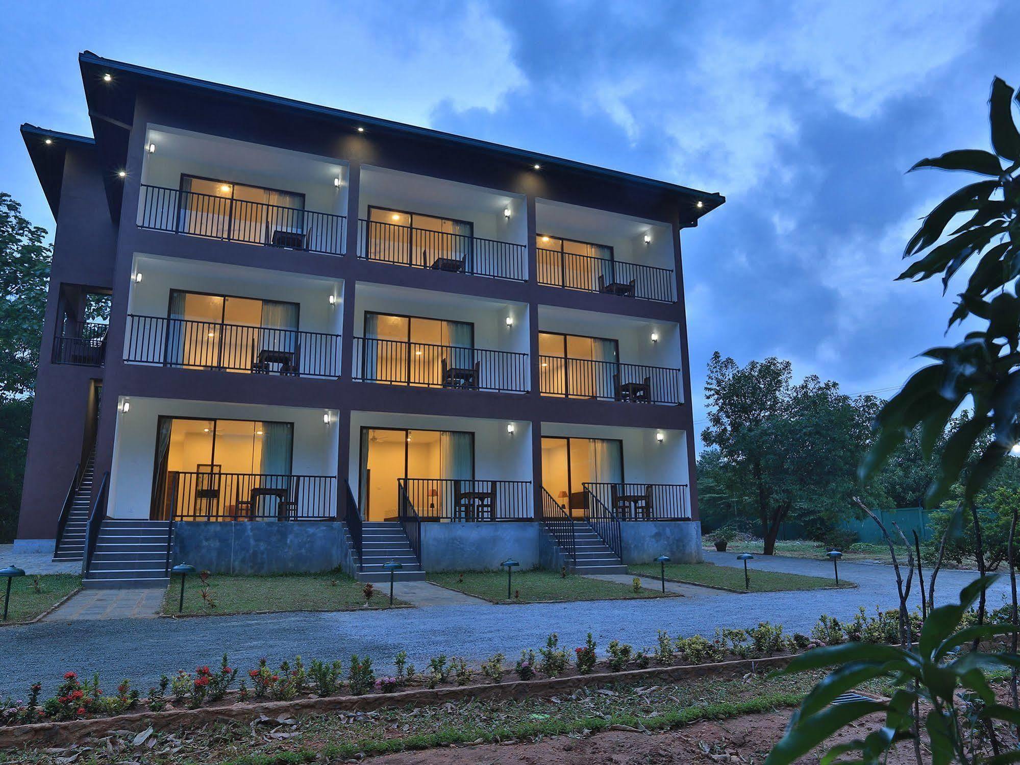 Grand & Gangula Hotell Dambulla Exteriör bild