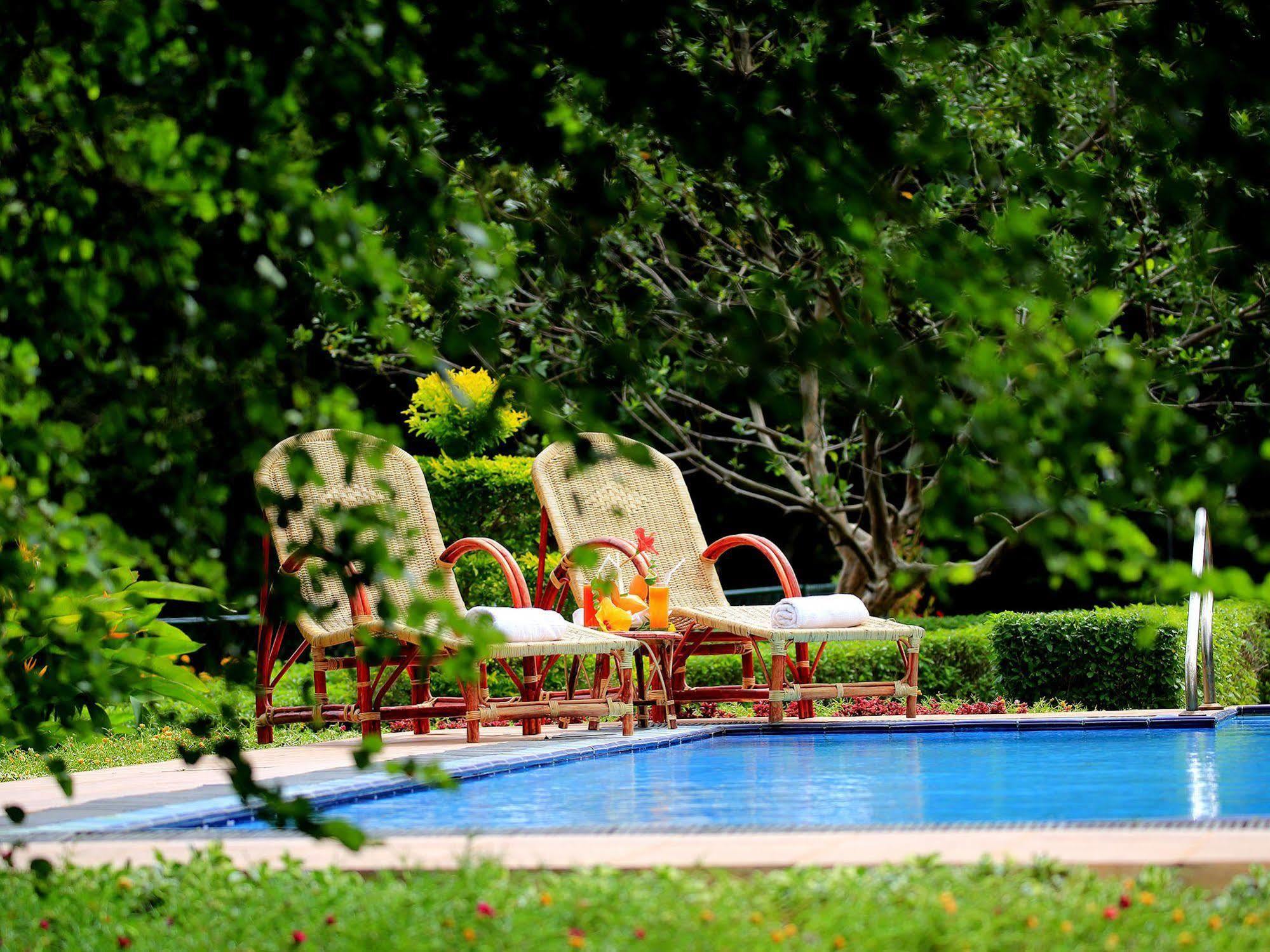 Grand & Gangula Hotell Dambulla Exteriör bild