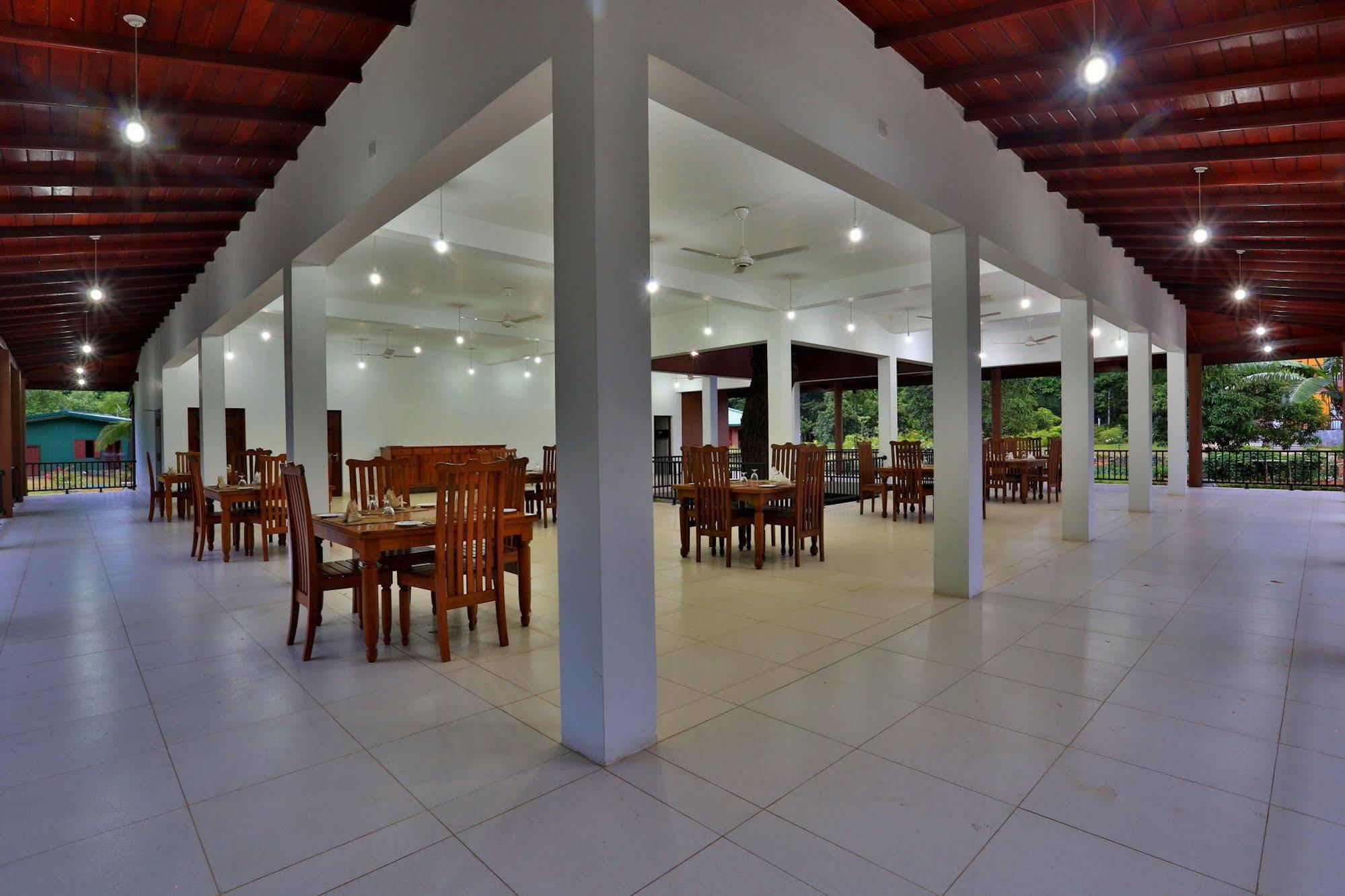 Grand & Gangula Hotell Dambulla Exteriör bild