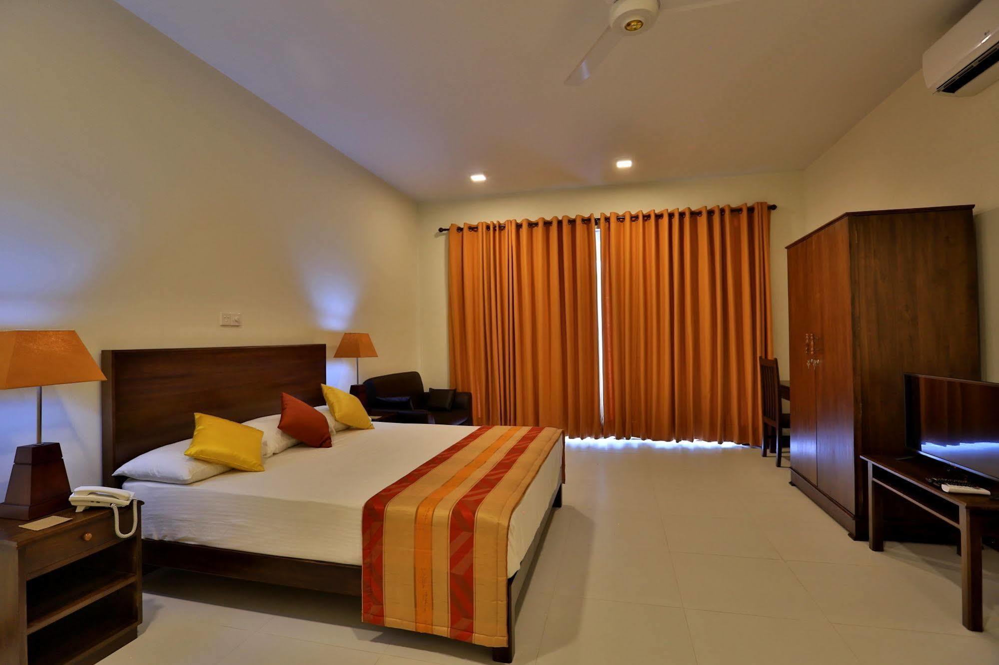Grand & Gangula Hotell Dambulla Exteriör bild