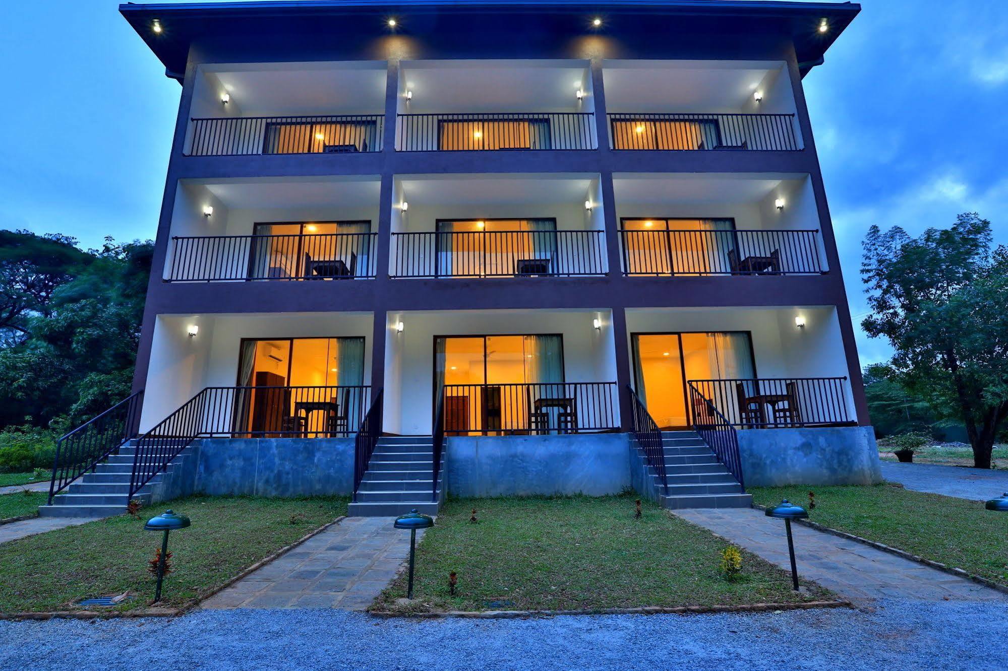 Grand & Gangula Hotell Dambulla Exteriör bild